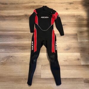 Xcel 3/2mm  Chest Zip Mens Wetsuit Red Black Men’s Size Small